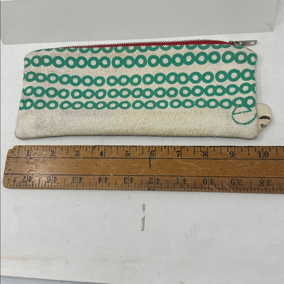 Vintage Erin Flett small zipped bag. Cream cloth bag with green screen print. - Picture 7 of 8